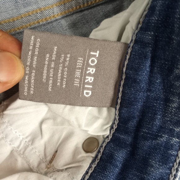 torrid Women's Light Wash Distressed Skinny Jeans Size 16R - Picture 5 of 16